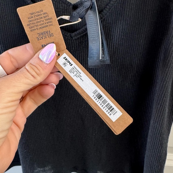 Skims Threadbare Ribbed V-neck Tank - Picture 2 of 3